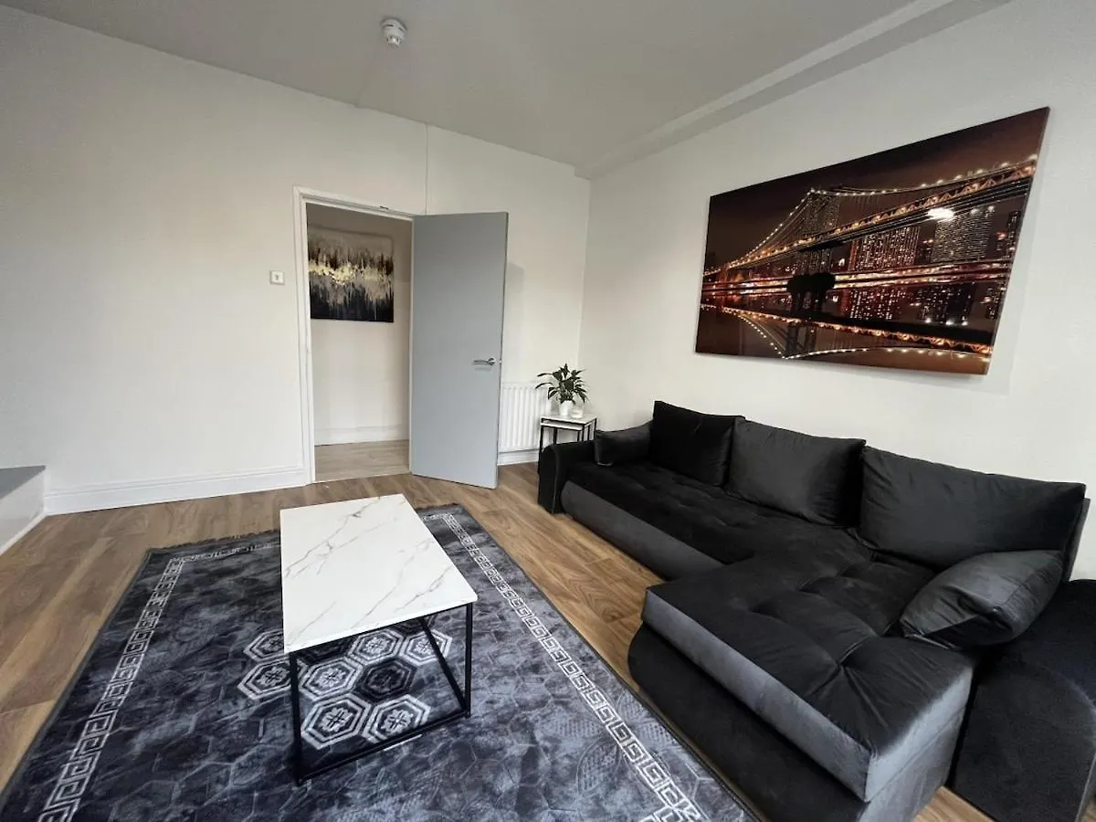 Stylish Two Bedroom Apartment Cardiff