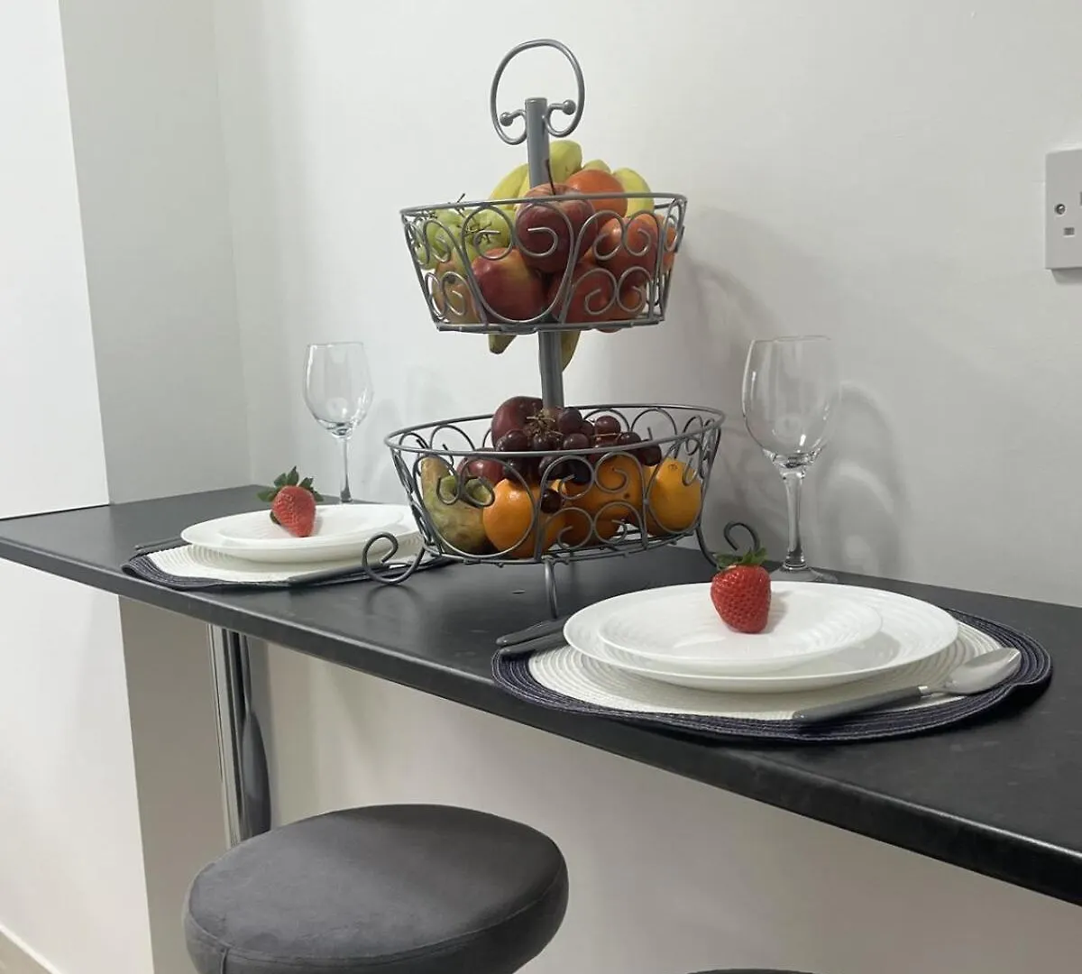 Stylish Two Bedroom Apartment Cardiff